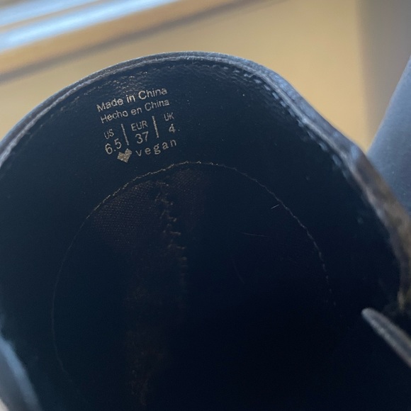 Call it Spring black heels. Womens size 6.5 - Picture 4 of 4